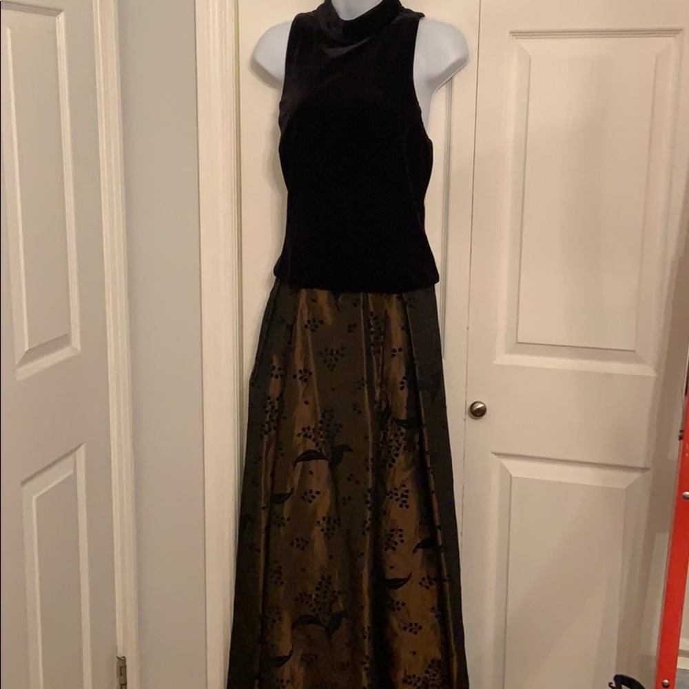 Dress - Picture 5 of 5